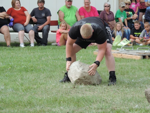 Strongest man contest at the Fair