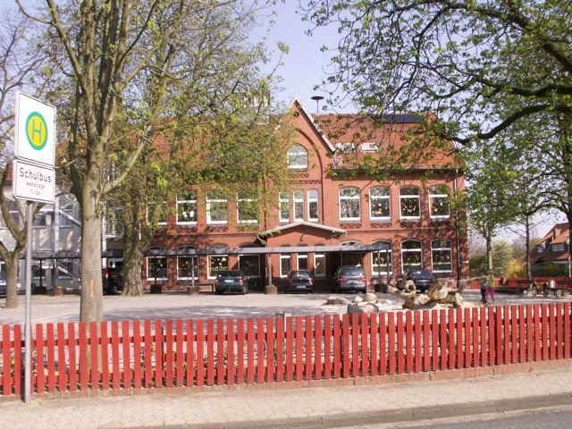 Old Elementary School (Grades 1-4)